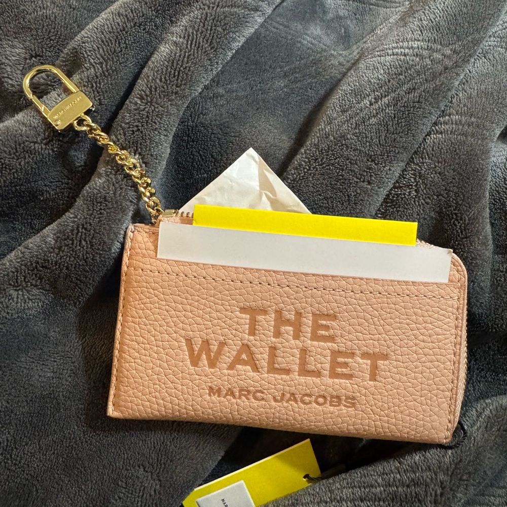 MARC JACOBS THE LEATHER
TOP ZIP MULTI WALLET